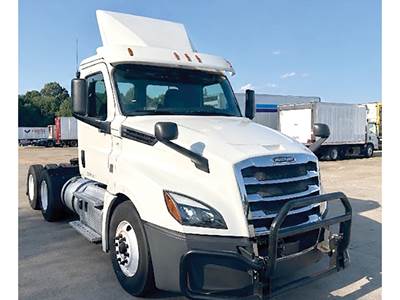 Freightliner Cascadia 126 Day Cab Truck - Detroit 435HP