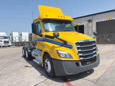 Freightliner Cascadia 126 Day Cab Truck - Detroit 435HP