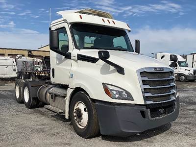Freightliner Cascadia 126 Day Cab Truck - Detroit 435HP