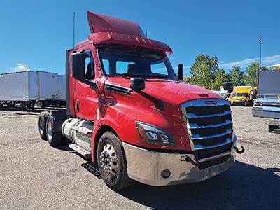 Freightliner Cascadia 126 Day Cab Truck - Detroit 470HP