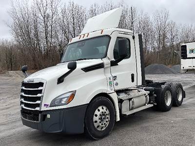 Freightliner Cascadia 126 Day Cab Truck - Detroit 455HP