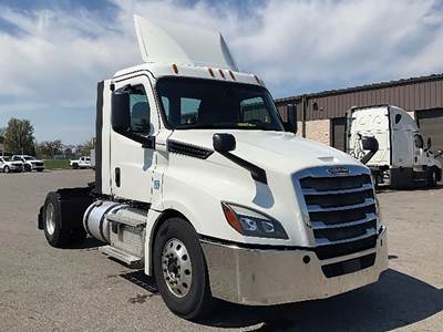 Freightliner Cascadia 126 Day Cab Truck - Detroit 435HP