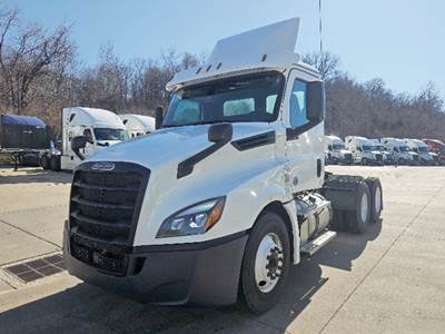 Freightliner Cascadia 126 Day Cab Truck - Detroit 435HP