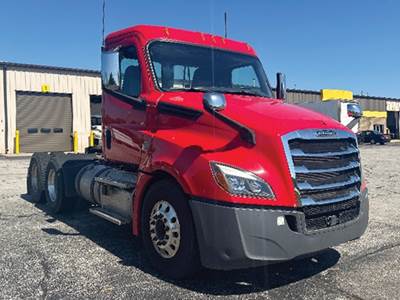 Freightliner Cascadia 126 Day Cab Truck - Detroit 450HP