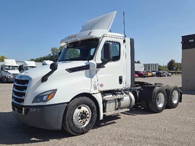 Freightliner Cascadia 126 Day Cab Truck - Detroit 435HP