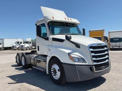 Freightliner Cascadia 126 Day Cab Truck - Detroit 435HP