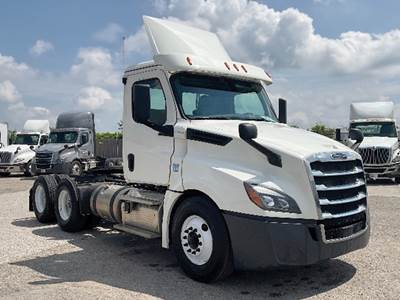 Freightliner Cascadia 126 Day Cab Truck - Detroit 435HP
