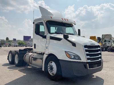 Freightliner Cascadia 126 Day Cab Truck - Detroit 435HP