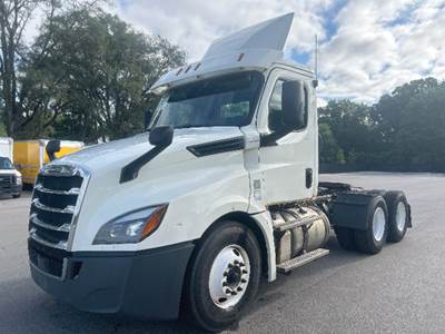 Freightliner Cascadia 126 Day Cab Truck - Detroit 435HP