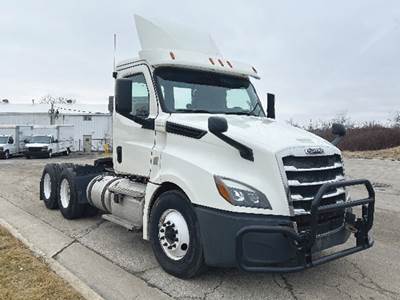 Freightliner Cascadia 126 Day Cab Truck - Detroit 435HP