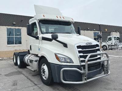 Freightliner Cascadia 126 Day Cab Truck - Detroit 435HP