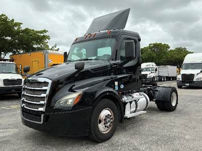 Freightliner Cascadia 126 Day Cab Truck - Detroit 410HP