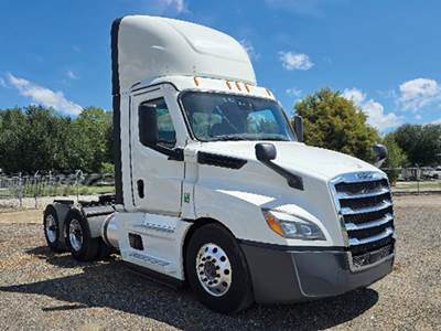 Freightliner Cascadia 126 Day Cab Truck - Detroit 450HP