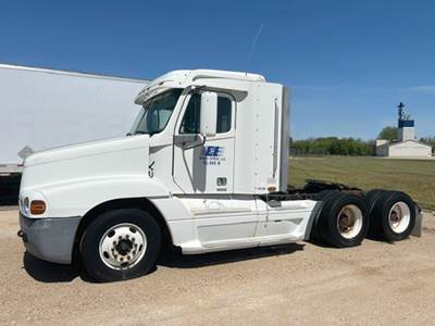 Freightliner Century Class 120 Day Cab Truck - Detroit 400HP