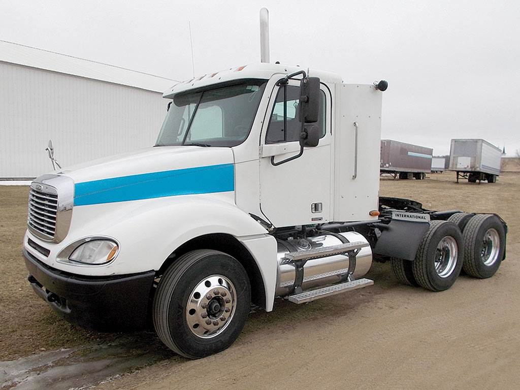 2004 Freightliner Columbia 120 Day Cab Truck, Detroit 14.0, 500HP