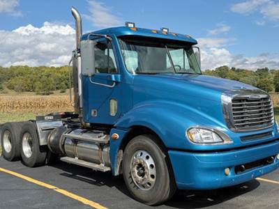 Freightliner Columbia 120 Day Cab Truck - Detroit 450HP