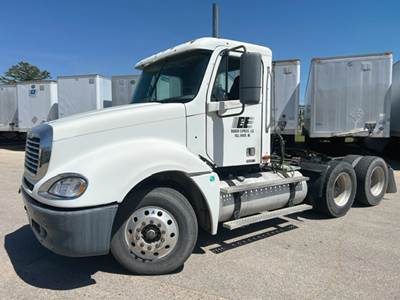 Freightliner Columbia 120 Day Cab Truck - Detroit 455HP
