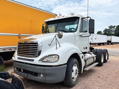 Freightliner Columbia 120 Day Cab Truck - Detroit 455HP