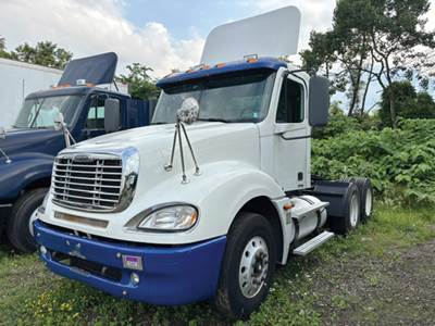 Freightliner Columbia 120 Day Cab Truck - Caterpillar 435HP