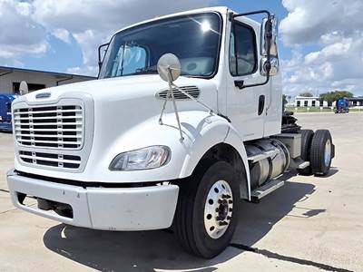 Freightliner M2 112 Extended Cab Day Cab Truck - Detroit 410HP