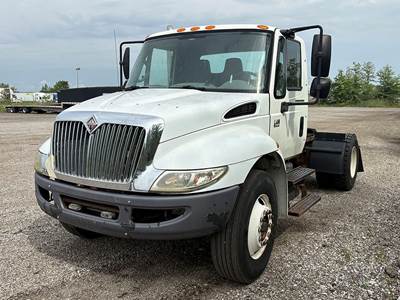 International 4400 Day Cab Truck - 245HP