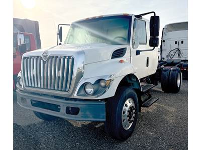 International 7300 Day Cab Truck - 210HP