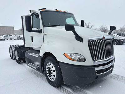 International LT625 Day Cab Truck - Cummins 40000HP