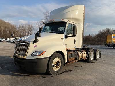 International LT625 Day Cab Truck - Cummins 430HP