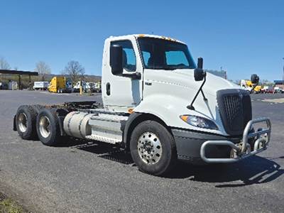 International RH613 Day Cab Truck - 410HP