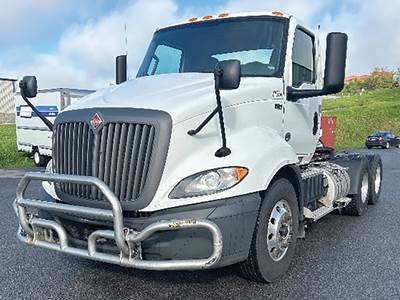 International RH613 Day Cab Truck - 410HP