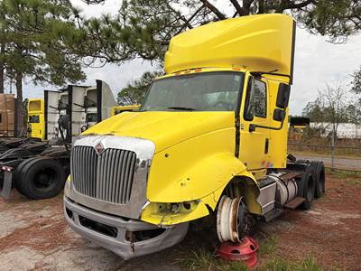 International TranStar 8600 Day Cab Truck - 410HP
