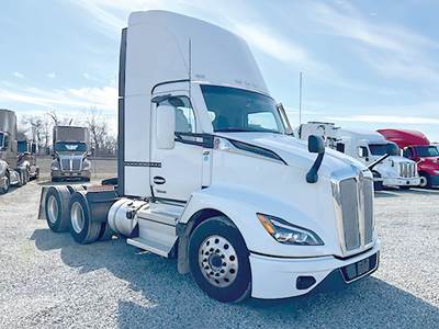 Kenworth T680 Day Cab Truck - Cummins 455HP