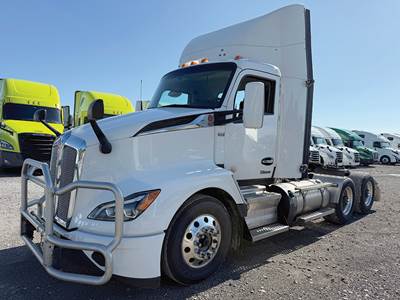 Kenworth T680 Day Cab Truck - Paccar 430HP