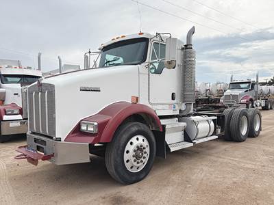 Kenworth T800 Day Cab Truck - Caterpillar 475HP
