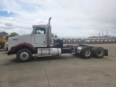 Kenworth T800 Day Cab Truck - Caterpillar 475HP