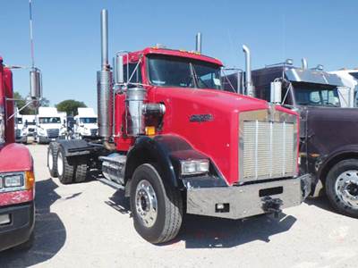 Kenworth T800 Day Cab Truck - Cummins 525HP