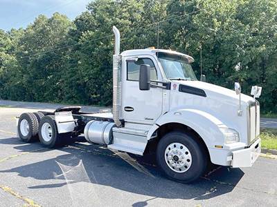 Kenworth T880 Day Cab Truck - Paccar 455HP