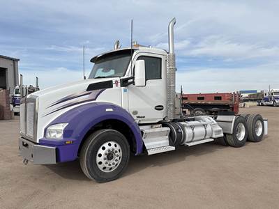 Kenworth T880 Day Cab Truck - Paccar 455HP