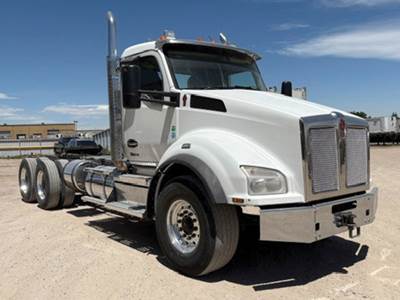 Kenworth T880 Day Cab Truck - Cummins 500HP
