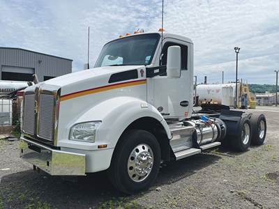 Kenworth T880 Day Cab Truck - Paccar 455HP