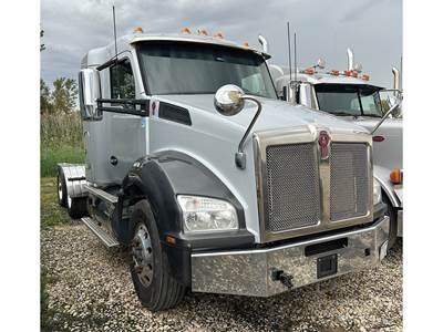 Kenworth T880 Day Cab Truck - Paccar 430HP