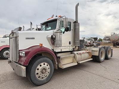 Kenworth W900 Day Cab Truck - Caterpillar 475HP