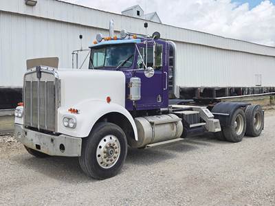 Kenworth W900A Day Cab Truck - Cummins 350HP