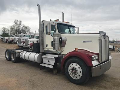 Kenworth W900L Day Cab Truck - Caterpillar 475HP