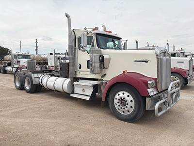 Kenworth W900L Day Cab Truck - Caterpillar 500HP