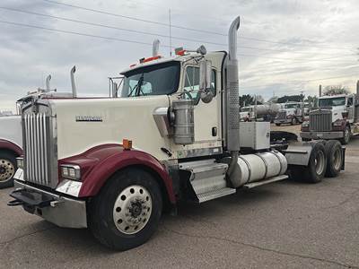 Kenworth W900L Day Cab Truck - Cummins 475HP