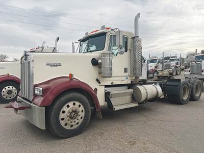 Kenworth W900L Day Cab Truck - Caterpillar 475HP