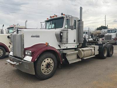 Kenworth W900L Day Cab Truck - Caterpillar 475HP