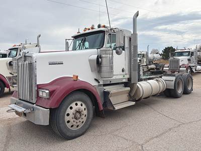 Kenworth W900L Day Cab Truck - Caterpillar 475HP