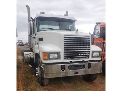 Mack Pinnacle CHU613 Day Cab Truck - MP8 505HP